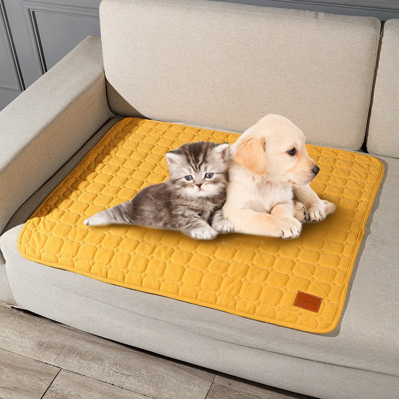 Cozy Pet Mat – Thick Warm Bed for Dogs & Cats in Winter
